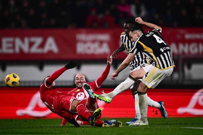 Serie A vòng 14: Juventus thắng kịch tính phút bù giờ, AC Milan phả hơi nóng với Inter Milan - Ảnh 2.
