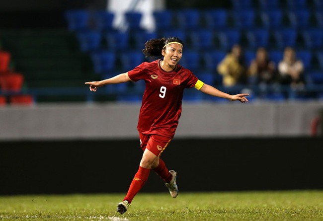 Trừng phạt sai lầm của đối thủ, Huỳnh Như lốp bóng ghi bàn đẹp như mơ vào lưới ĐT Úc, khiến CĐV Việt Nam thổn thức - Ảnh 3.