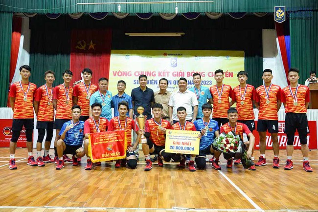 Tuyển nữ Việt Nam đánh tập với đội sinh viên nam Đại  học TDTT Từ Sơn Bắc Ninh (ĐKVĐ bóng chuyền sinh viên toàn quốc 2023) trước  khi tham dự giải vô địch các CLB bóng chuyền nữ thế giới