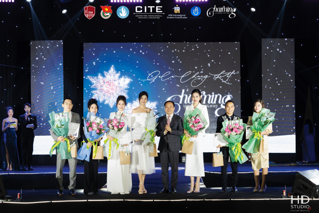 Nhìn lại Đêm Chung kết Cuộc thi Hoa Khôi UEB Frosty Fest 2023: Charming - Ảnh 5.