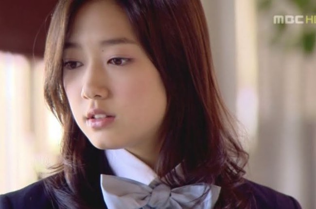Nữ diễn viên Hàn Quốc gây choáng vì đóng vai học sinh bất chấp tuổi tác - Ảnh 4.