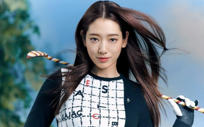 Nữ diễn viên Hàn Quốc gây choáng vì đóng vai học sinh bất chấp tuổi tác - Ảnh 2.