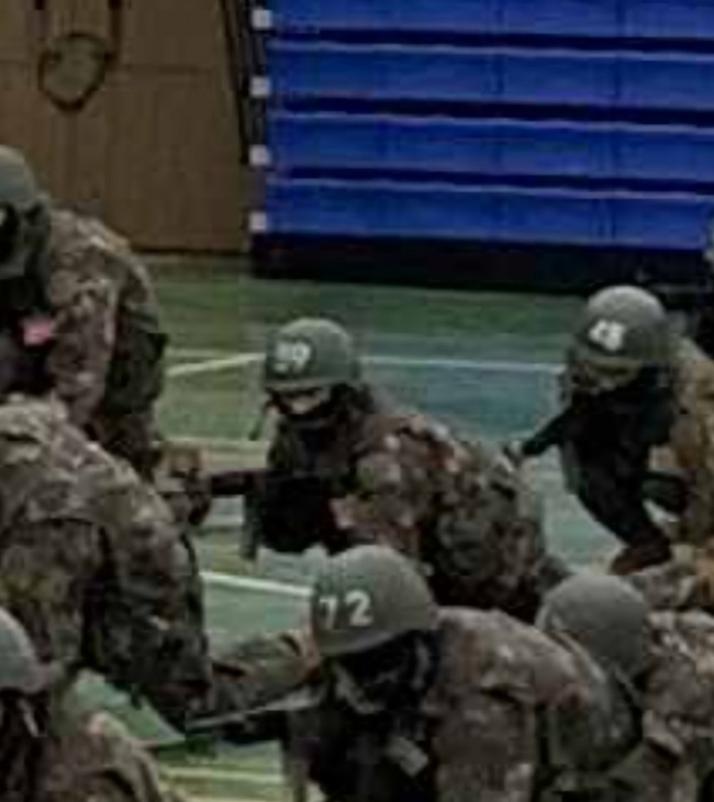 Hình ảnh mới của BTS Jungkook trong quá trình huấn luyện quân sự cơ bản - Ảnh 8.