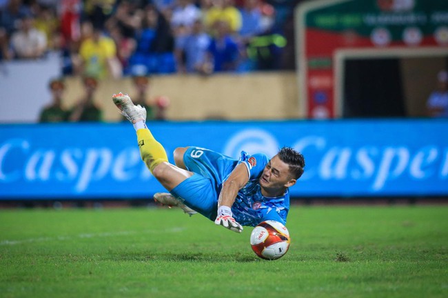 Filip Nguyễn bất ngờ được thủ môn Việt kiều bênh vực sau khi phải nhận lời đánh giá năng lực kém - Ảnh 3.