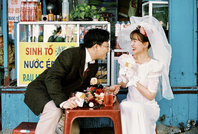 Hari Won - Trấn Thành 'lầy lội' kể chuyện khi đi kỉ niệm ngày cưới - Ảnh 2.