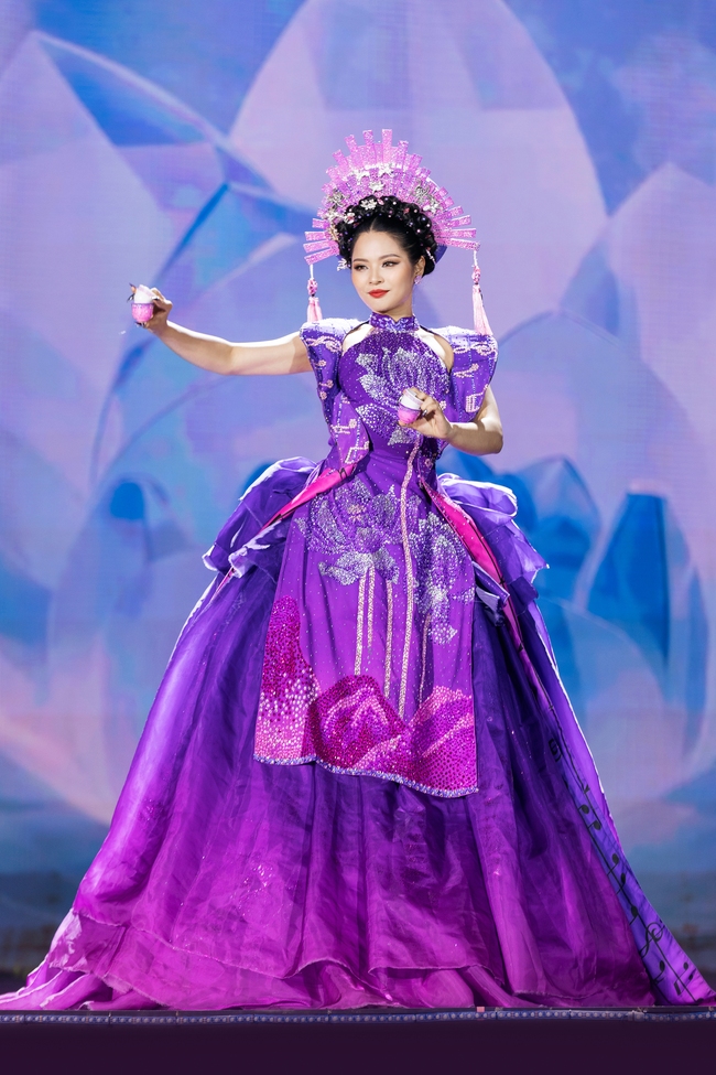 Đêm bán kết - trình diễn trang phục dân tộc tại Miss Cosmo Việt Nam diễn ra đầy ấn tượng - Ảnh 4.