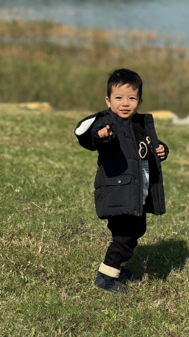 Ca sĩ Bằng Kiều đưa con trai đến sân Golf trong kỳ nghỉ Giáng sinh - Ảnh 3.