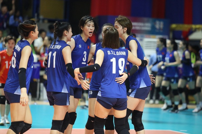 ĐT bóng chuyền nữ Việt Nam tham dự Đại hội thể thao trong nhà châu Á, fan lại gọi tên Bích Tuyền - Ảnh 2.