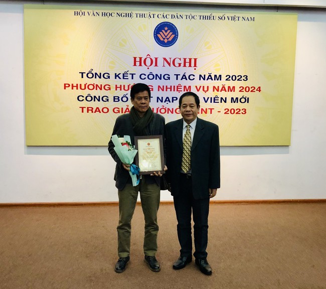 61 tác giả được trao giải thưởng Văn học nghệ thuật các dân tộc thiểu số Việt Nam - Ảnh 1.