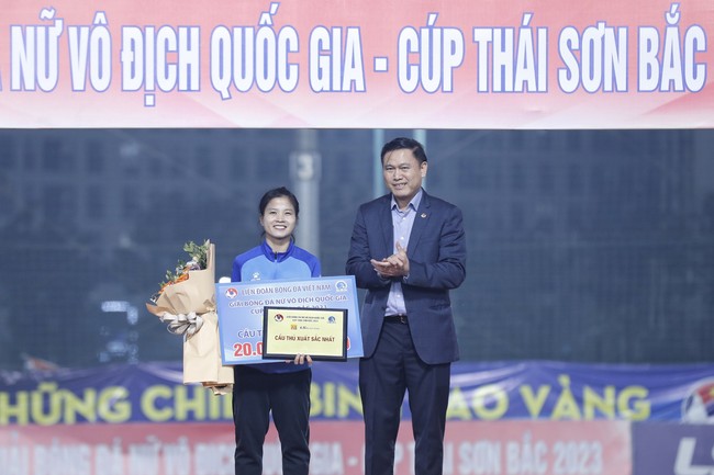 &quot;Người nhện&quot; đội tuyển Việt Nam áp sát Quả bóng vàng 2023 - Ảnh 4.
