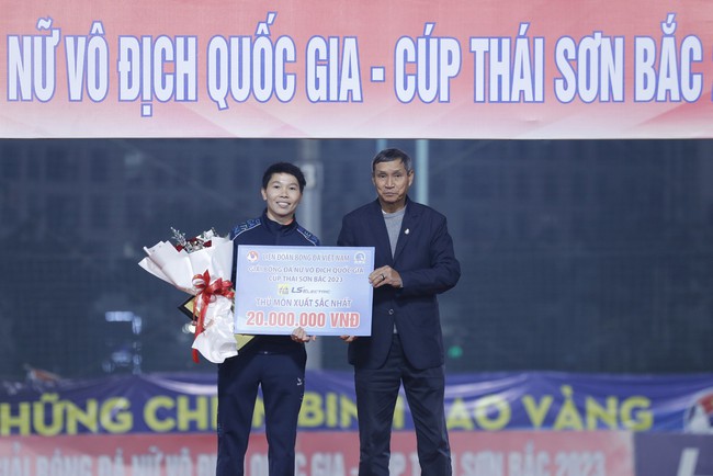 &quot;Người nhện&quot; đội tuyển Việt Nam áp sát Quả bóng vàng 2023 - Ảnh 1.