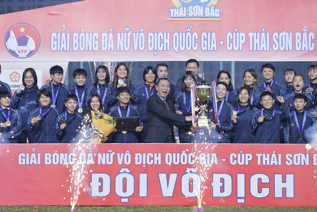 &quot;Người nhện&quot; đội tuyển Việt Nam áp sát Quả bóng vàng 2023 - Ảnh 2.