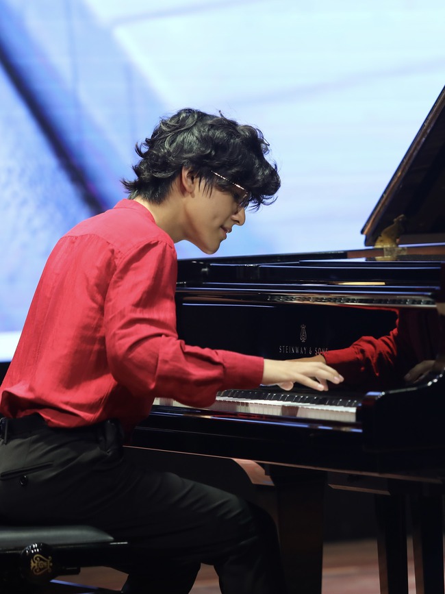 Tài năng Piano trẻ Lưu Danh Khôi về nước biểu diễn hòa nhạc từ thiện - Ảnh 4.