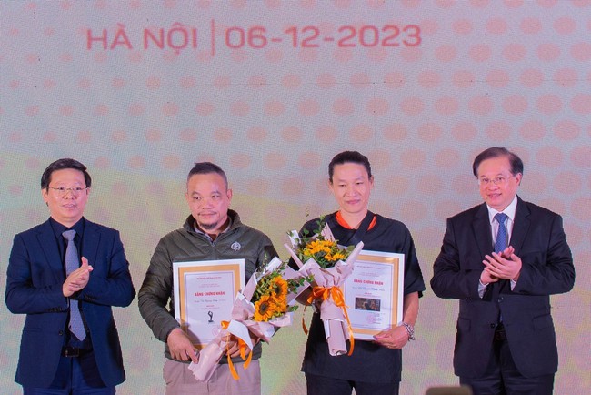Khai mạc và trao giải thưởng Cuộc thi và Triển lãm Mỹ thuật Việt Nam 2023 - Ảnh 2.