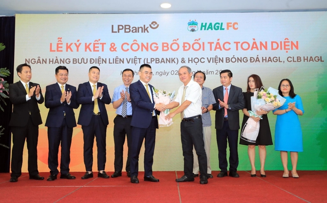 HLV Kiatisuk được Trần Tiến Đại giúp sức, HAGL sẽ có kỳ chuyển nhượng mùa Đông 2024 bận rộn - Ảnh 3.