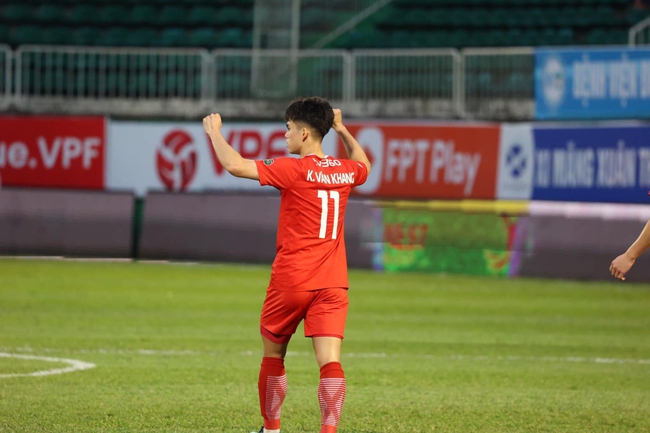 Tin nóng bóng đá Việt 9/12: Thủ môn Nam Định nghỉ thi đấu dài hạn, Khuất Văn Khang đạt dấu mốc đáng nhớ - Ảnh 3.