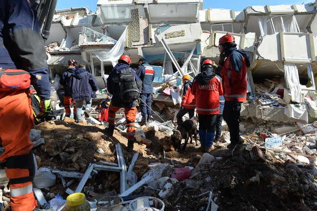 Động đất tại Thổ Nhĩ Kỳ và Syria: Số nạn nhân thiệt mạng tăng lên hơn 21.000 người - Ảnh 2.