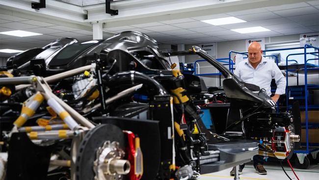 Chủ tịch Koenigsegg giờ vẫn chọn cầm lái xe Mazda hơn 30 năm tuổi - Ảnh 2.