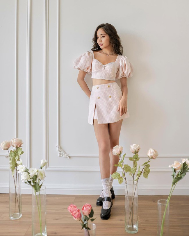 Giảng viên Midu chăm diện crop top khoe eo con kiến ở tuổi 33, phối đồ cao tay chẳng thua kém hội teen girl - Ảnh 13.