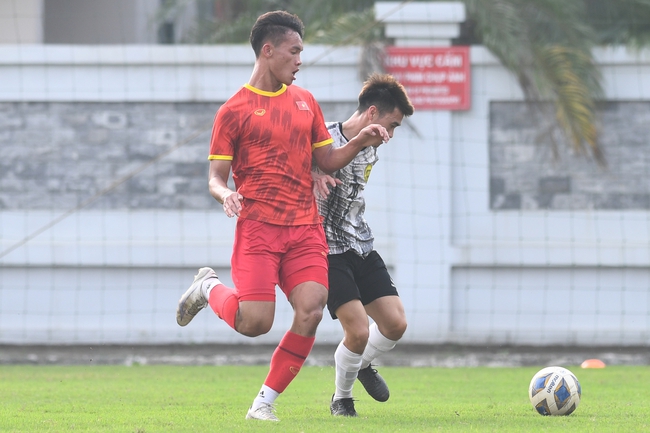 Sao trẻ Hà Nội FC khiến &quot;siêu nhân&quot; Gia Huy lu mờ, U20 Việt Nam hòa đội Hạng Nhất - Ảnh 8.