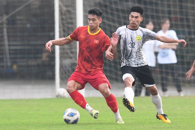 Sao trẻ Hà Nội FC khiến &quot;siêu nhân&quot; Gia Huy lu mờ, U20 Việt Nam hòa đội Hạng Nhất - Ảnh 1.