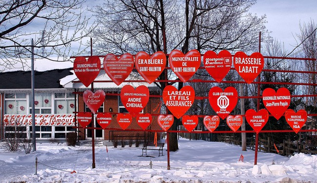 Truyền thống mừng Valentine trên thế giới: Có nơi còn dùng thiệp để trang trí nhà cửa  - Ảnh 3.