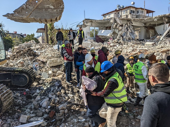 Động đất tại Thổ Nhĩ Kỳ và Syria: Cảnh báo nguy cơ IS trỗi dậy - Ảnh 2.