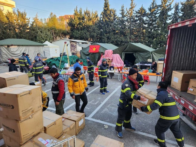 Động đất tại Thổ Nhĩ Kỳ và Syria: Đoàn Việt Nam trao tặng 2 tấn thiết bị y tế cho Thổ Nhĩ Kỳ - Ảnh 2.