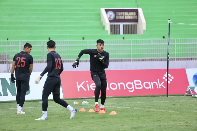 Bóng đá Việt Nam ngày 14/2: U20 Việt Nam lên đường tập huấn tại UAE - Ảnh 3.