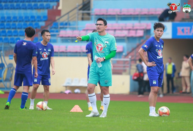 Bóng đá Việt Nam ngày 23/2: HAGL và Hà Nội lọt TOP CLB hàng đầu châu Á - Ảnh 1.