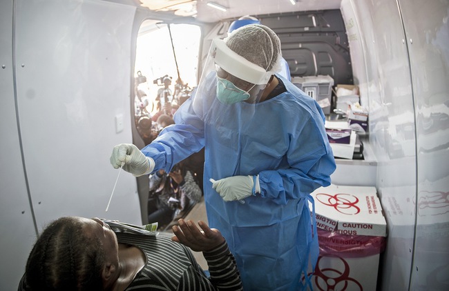 WHO theo dõi khẩn bệnh lạ ở châu Phi khiến 8 người tử vong sau khi tham dự lễ tang: Người bệnh bị sốt, chảy máu mũi và qua đời chỉ sau vài giờ - Ảnh 3.
