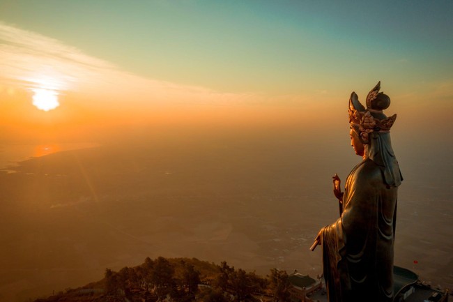 Lý do khiến núi thiêng Bà Đen (Tây Ninh) đón lượng khách kỷ lục trong tháng Giêng - Ảnh 4.