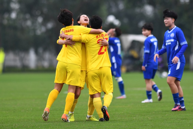Giải bóng đá nữ Cup quốc gia 2023: TP.HCM thắng đậm Hà Nội II trận mở màn - Ảnh 2.