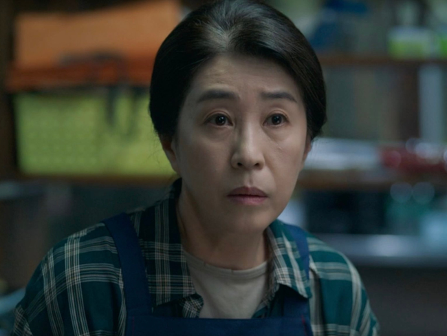 'Bà mẹ quốc dân' phủ sóng màn ảnh Hàn đầu năm 2023 - Ảnh 1.