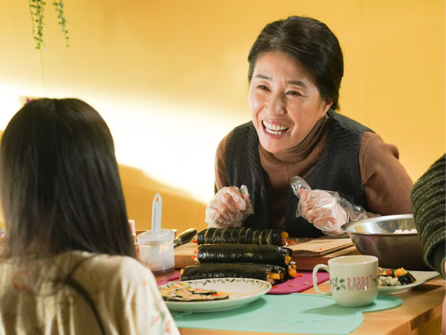 'Bà mẹ quốc dân' phủ sóng màn ảnh Hàn đầu năm 2023 - Ảnh 5.