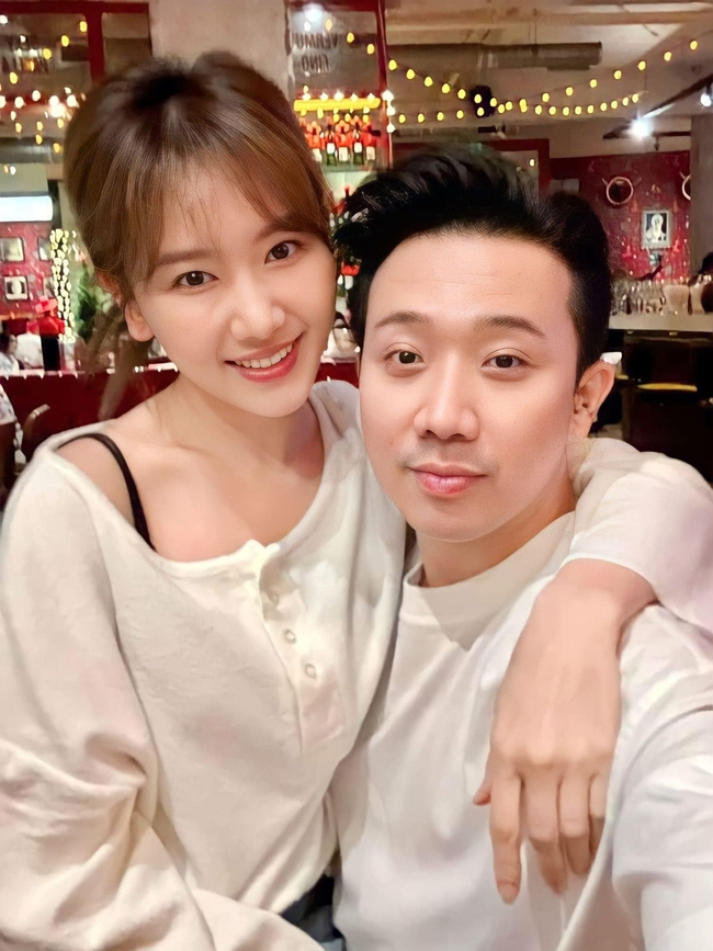 Không khí Valentine ngập tràn showbiz Việt: Hà Hồ tình tứ bên Kim Lý, Đông Nhi được ông xã tặng món quà 'không ngờ tới'  - Ảnh 3.