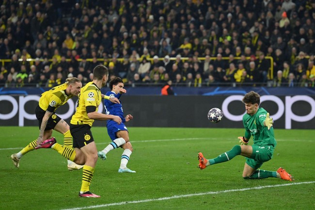 Adeyemi trừng phạt sự phung phí của Chelsea, Dortmund chiếm lợi thế ở vòng 1/8 Cúp C1 - Ảnh 4.
