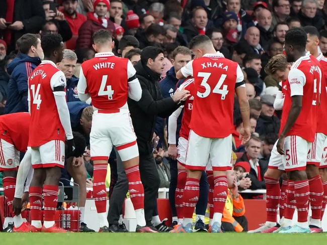 Cuộc đua vô địch Ngoại hạng Anh: Man City ‘kìm chân’ Arsenal, MU hưởng lợi - Ảnh 3.