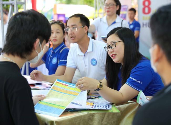 Tuyển sinh Đại học 2023: Nhiều trường đại học tăng chỉ tiêu so với năm trước - Ảnh 1.