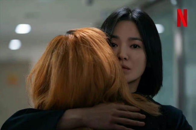 'The Glory' 2 gây sốt với loạt ảnh tĩnh: Song Hye Kyo bắt đầu báo thù, 'ác nữ nghiện ngập' bị bắt - Ảnh 3.