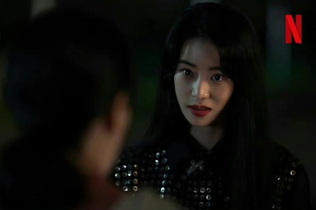 'The Glory' 2 gây sốt với loạt ảnh tĩnh: Song Hye Kyo bắt đầu báo thù, 'ác nữ nghiện ngập' bị bắt - Ảnh 6.