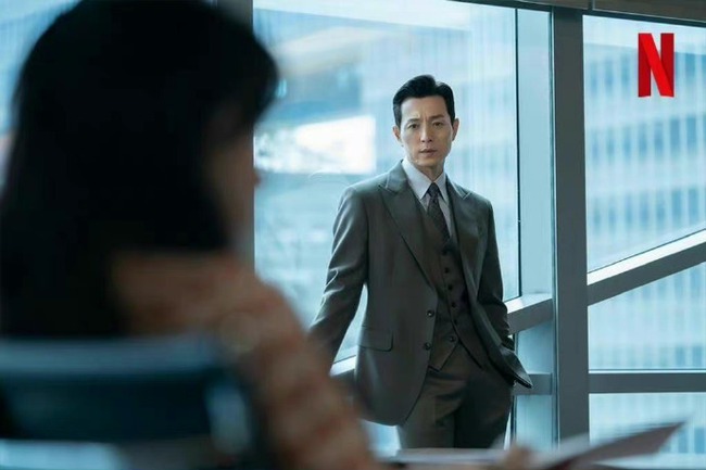 'The Glory' 2 gây sốt với loạt ảnh tĩnh: Song Hye Kyo bắt đầu báo thù, 'ác nữ nghiện ngập' bị bắt - Ảnh 12.