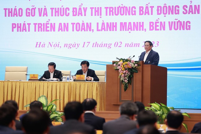 Thủ tướng Phạm Minh Chính chủ trì Hội nghị trực tuyến toàn quốc tháo gỡ khó khăn cho thị trường bất động sản - Ảnh 1.