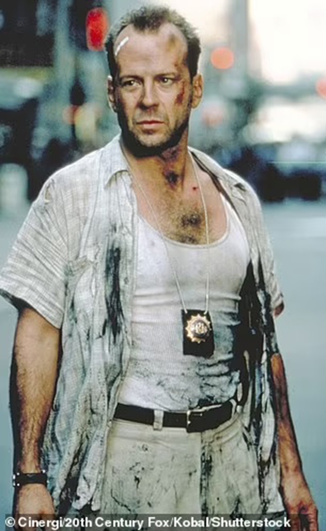 Tình trạng suy giảm nhận thức của Bruce Willis đã xảy  ra trên phim trườngnhiều năm trước  - Ảnh 5.