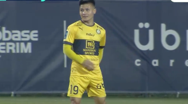 Đá cho Pau, Quang Hải bị chấm điểm ngang cầu thủ phản lưới - Ảnh 2.