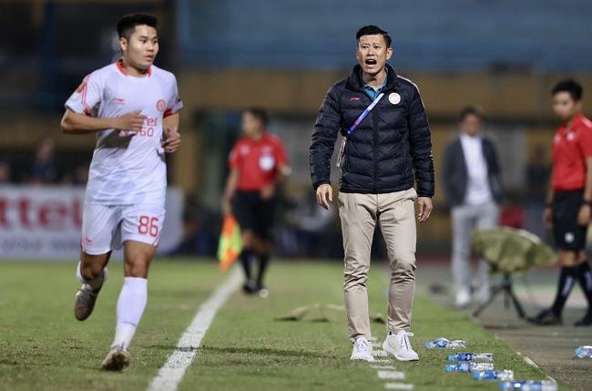 'Chẳng giải VĐQG nào như V.League, đá vài vòng lại nghỉ cả tháng trời' - Ảnh 4.