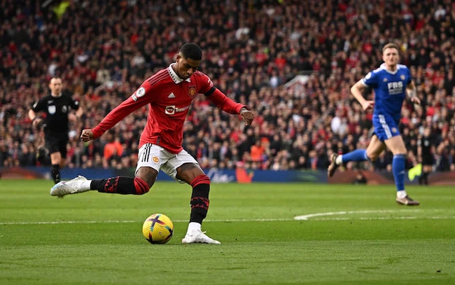 Rashford tỏa sáng rực rỡ trước Leicester City, MU thu hẹp khoảng cách với top 2 - Ảnh 1.