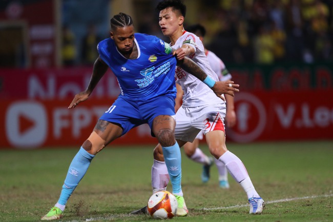 HLV Nam Định và Viettel 'bất đồng' trong việc V-League nghỉ dài - Ảnh 2.