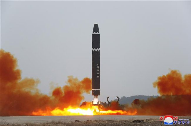 Triều Tiên xác nhận phóng thử ICBM - Ảnh 1.