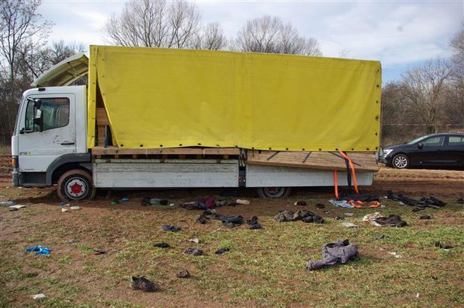 Bulgaria truy tố 6 đối tượng liên quan vụ 18 người di cư tử vong trong xe tải - Ảnh 1.